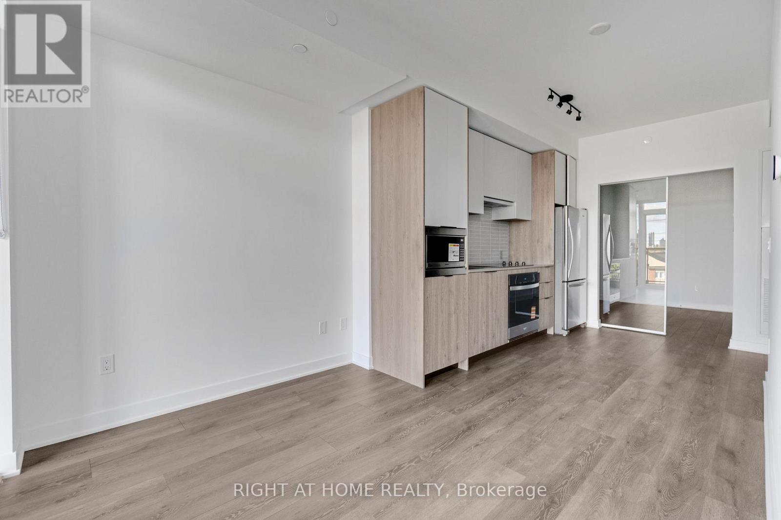 310 - 1007 The Queensway, Toronto, Ontario  M8Z 0H4 - Photo 8 - W12533510