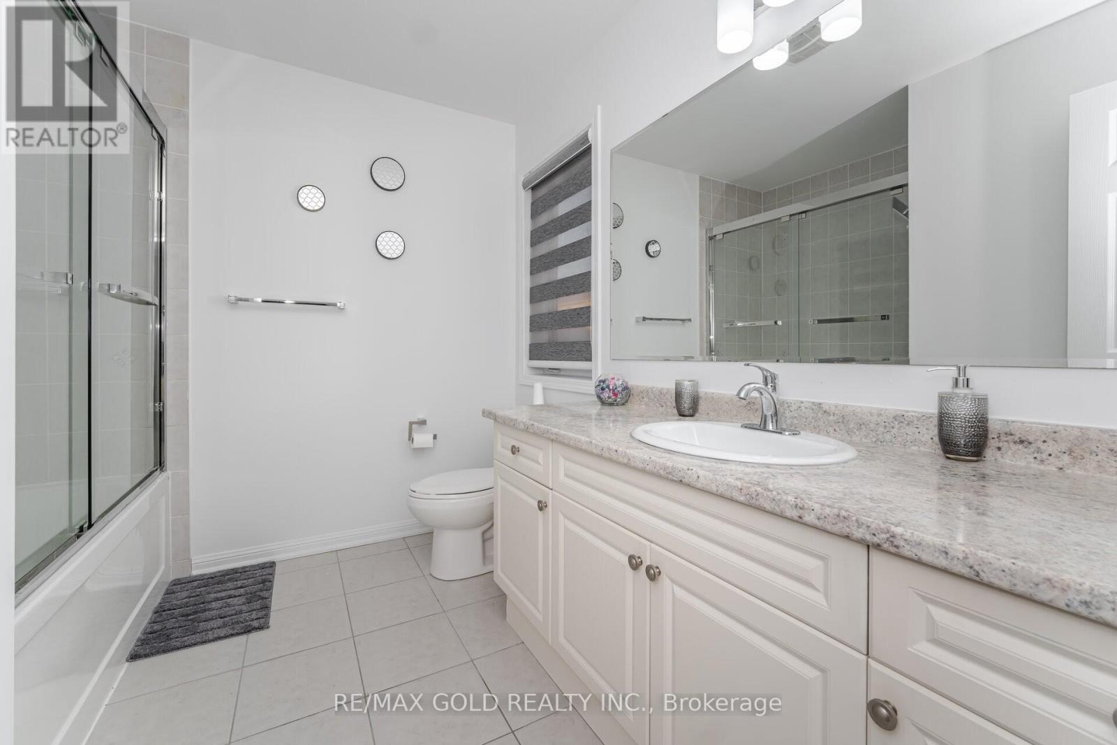 152 Vanhorne Close, Brampton, Ontario  L7A 0Y2 - Photo 10 - W12533512