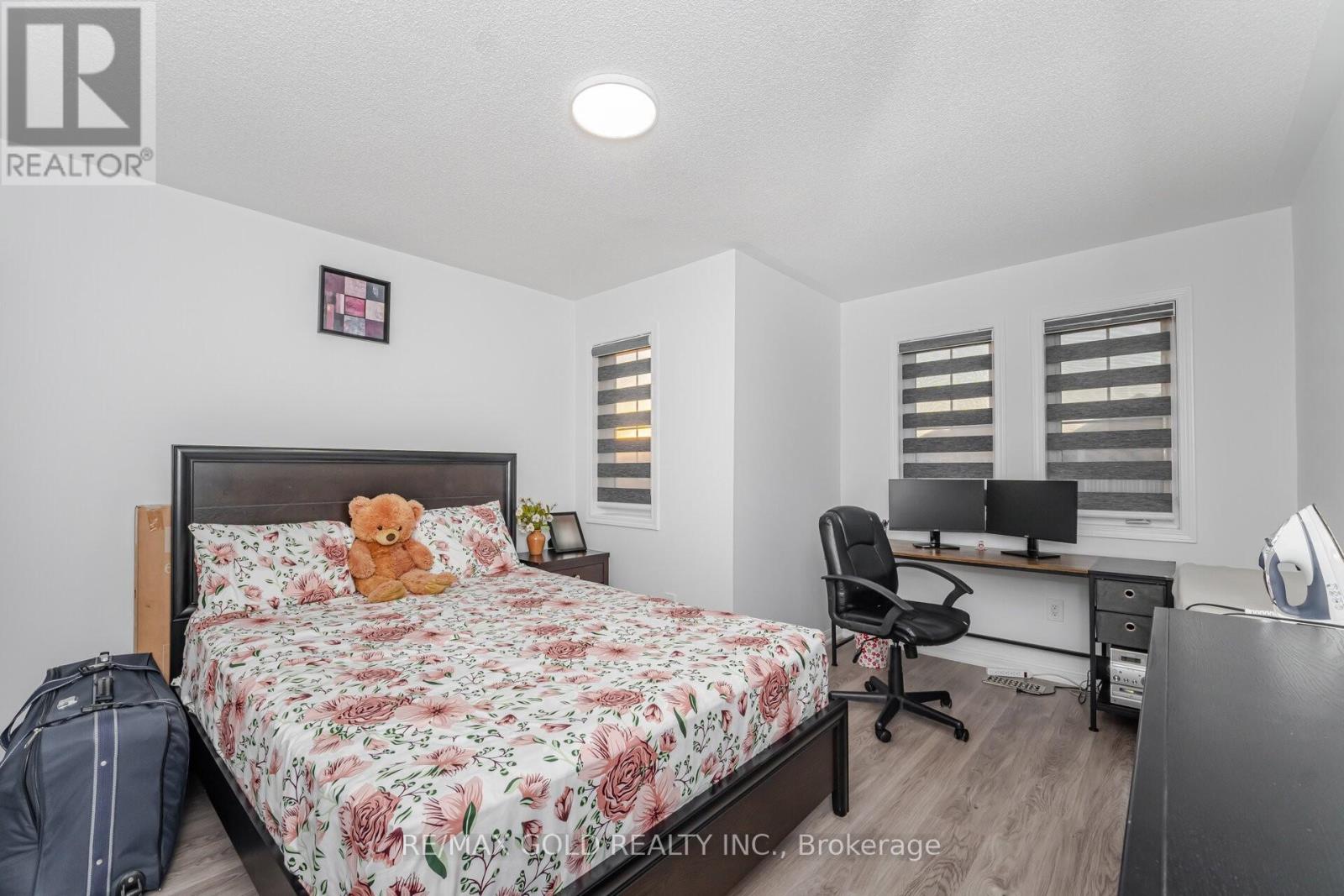 152 Vanhorne Close, Brampton, Ontario  L7A 0Y2 - Photo 11 - W12533512