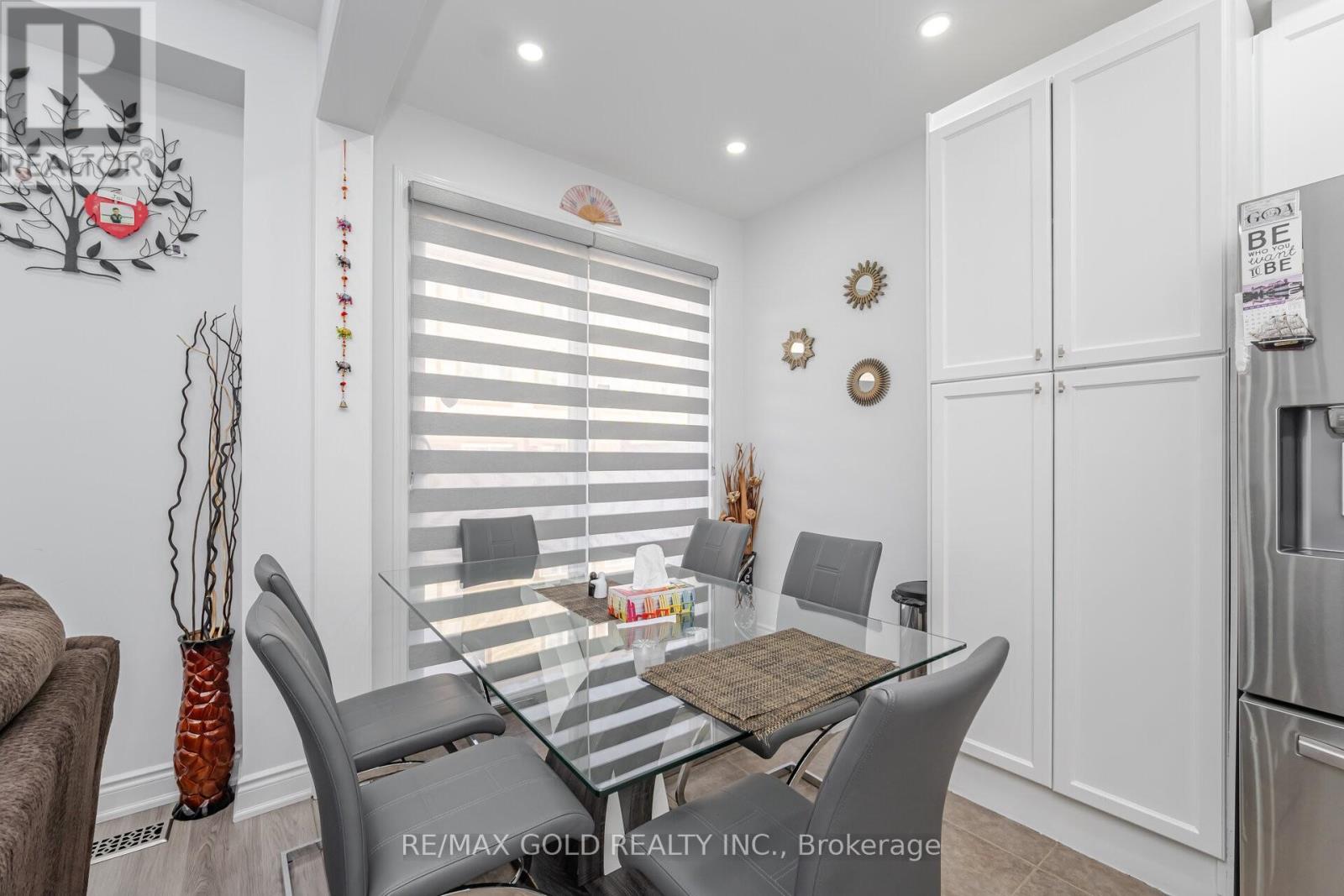 152 Vanhorne Close, Brampton, Ontario  L7A 0Y2 - Photo 6 - W12533512