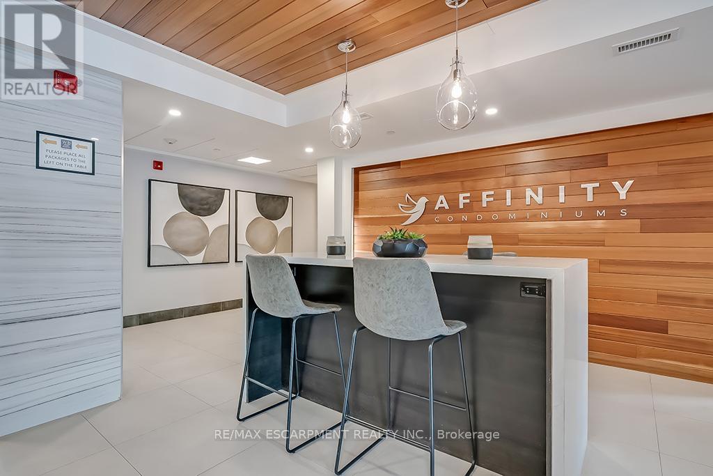 502 - 320 Plains Road E, Burlington, Ontario  L7T 0C1 - Photo 4 - W12533542