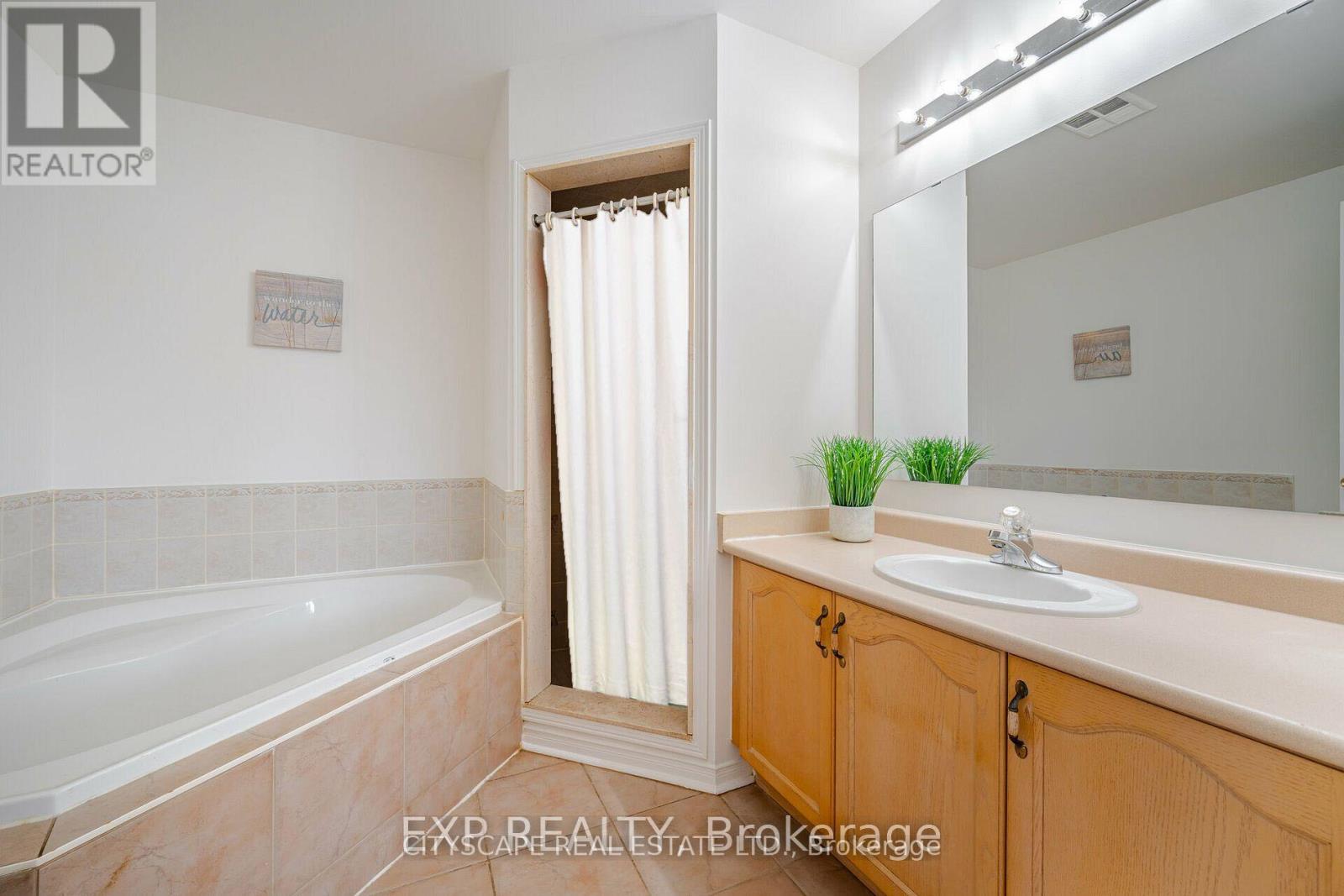 7565 Black Walnut Trail, Mississauga, Ontario  L5N 8A9 - Photo 13 - W12488390