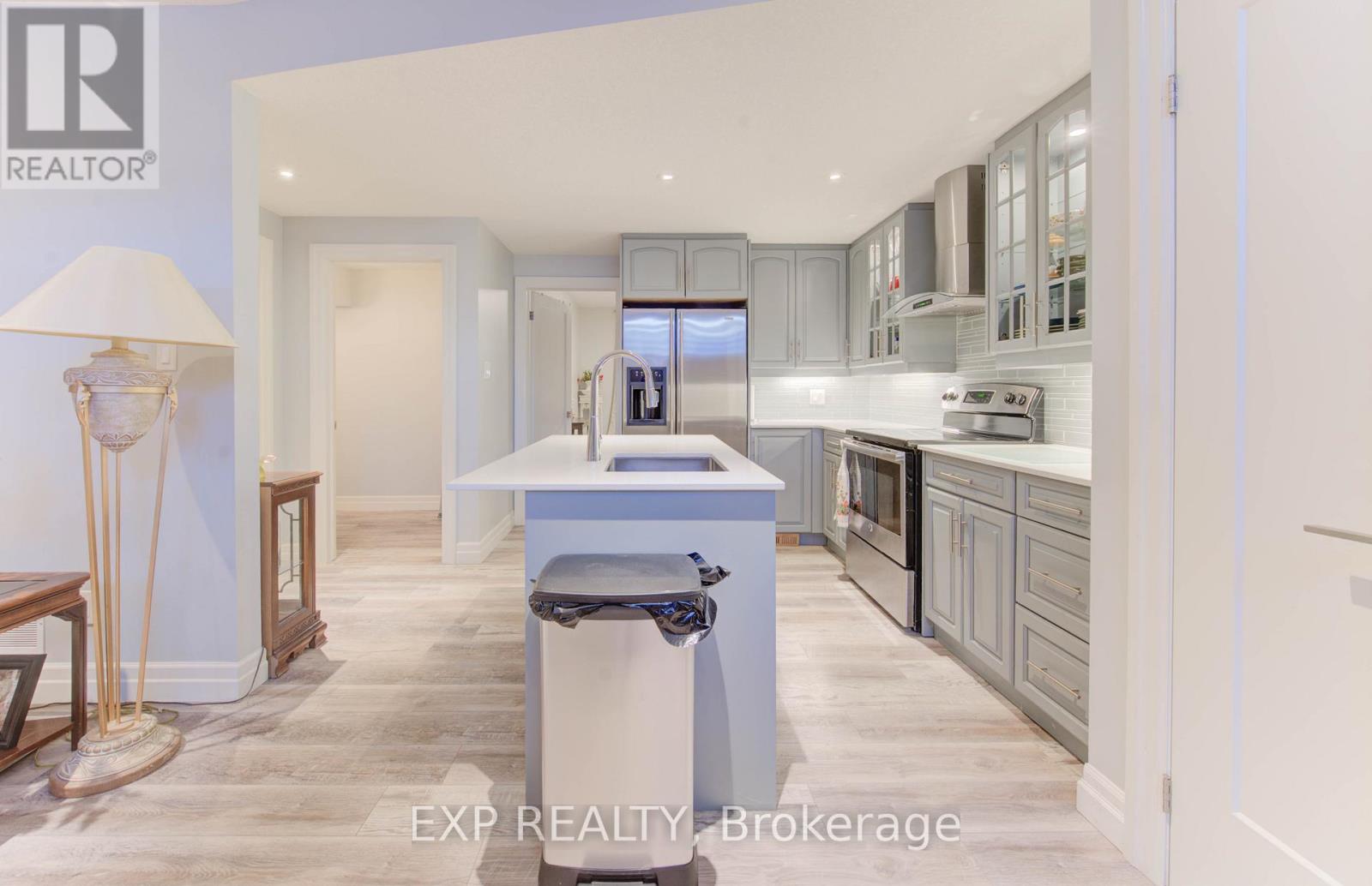 52 Edgehill Drive, Kitchener, Ontario  N2P 2C6 - Photo 35 - X12533452