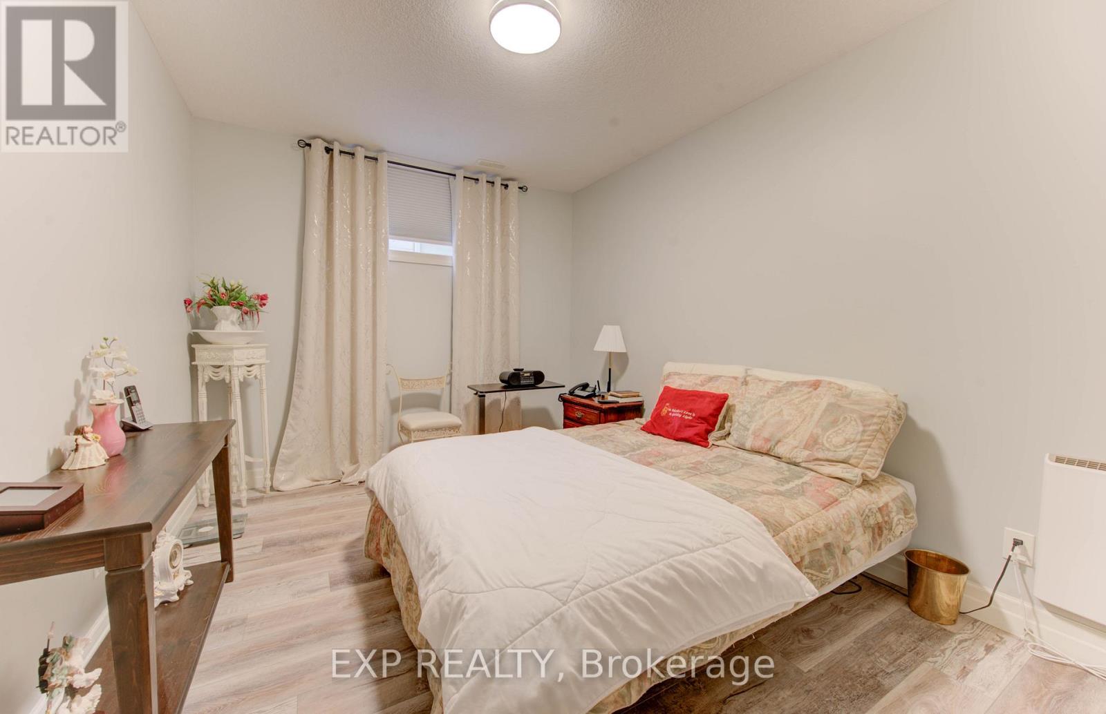 52 Edgehill Drive, Kitchener, Ontario  N2P 2C6 - Photo 38 - X12533452