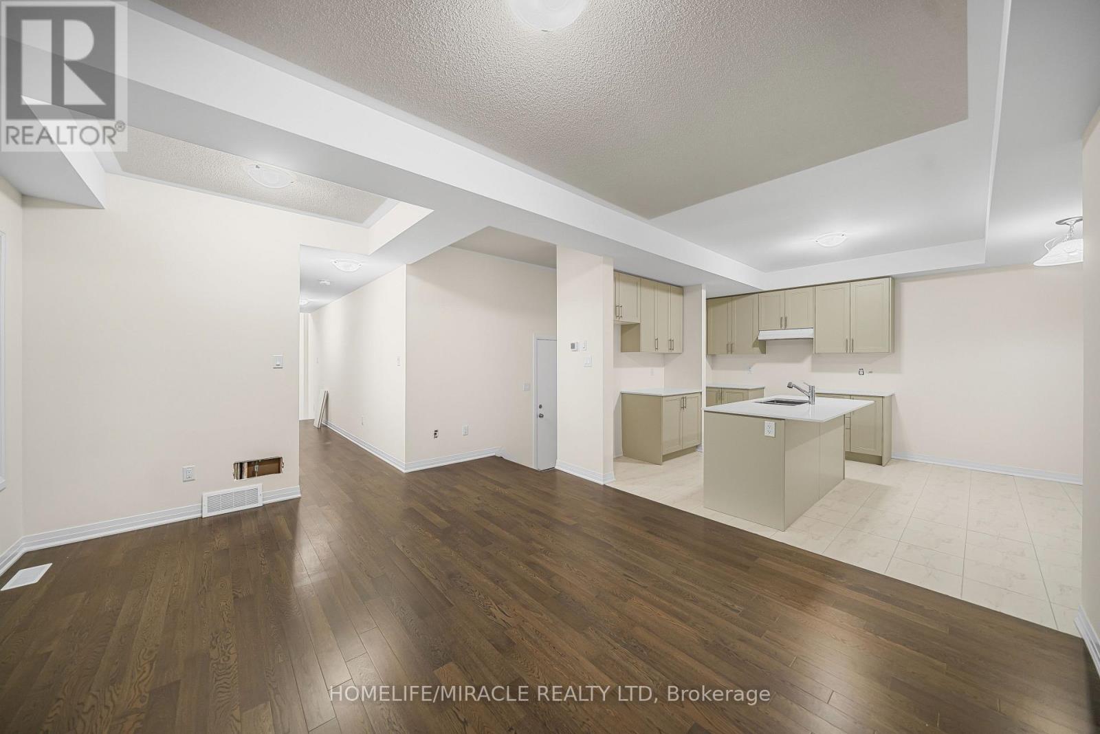 63 Royal Oak Crescent, Loyalist, Ontario  K0H 1G0 - Photo 10 - X12533460