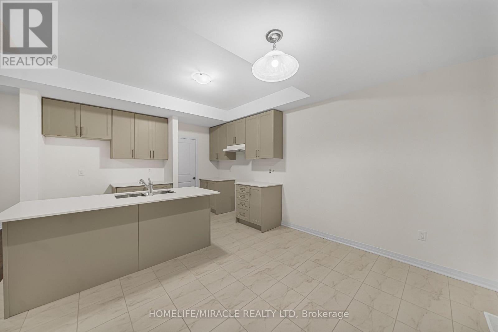 63 Royal Oak Crescent, Loyalist, Ontario  K0H 1G0 - Photo 13 - X12533460