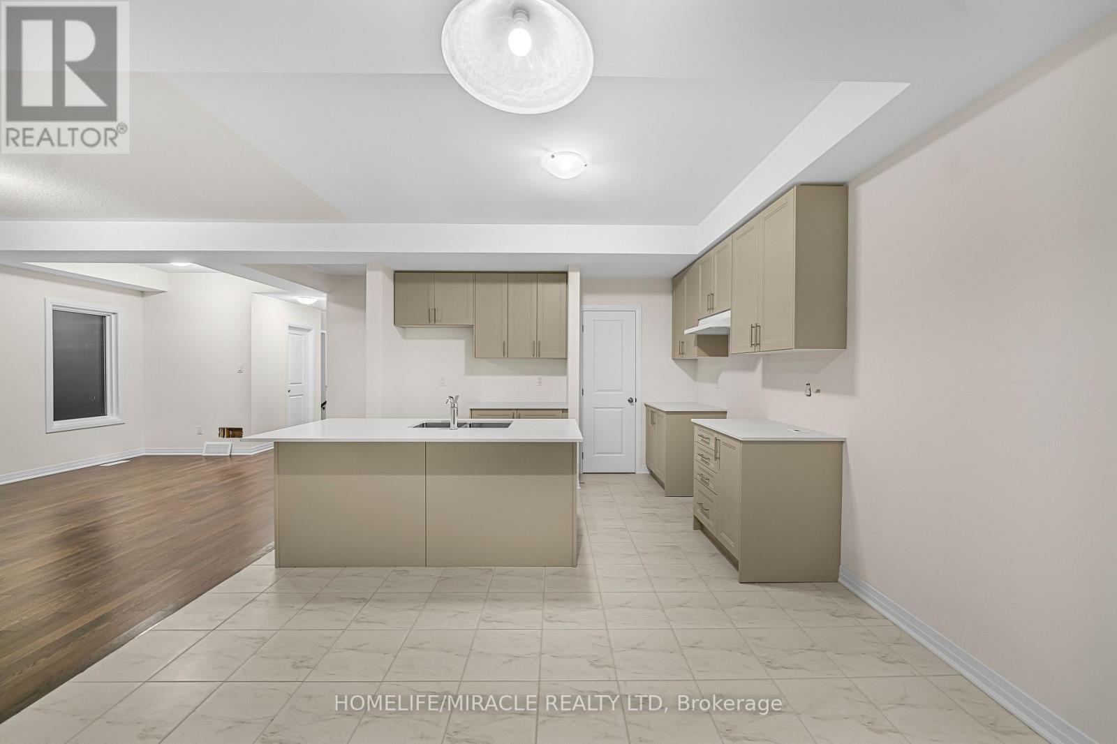 63 Royal Oak Crescent, Loyalist, Ontario  K0H 1G0 - Photo 14 - X12533460