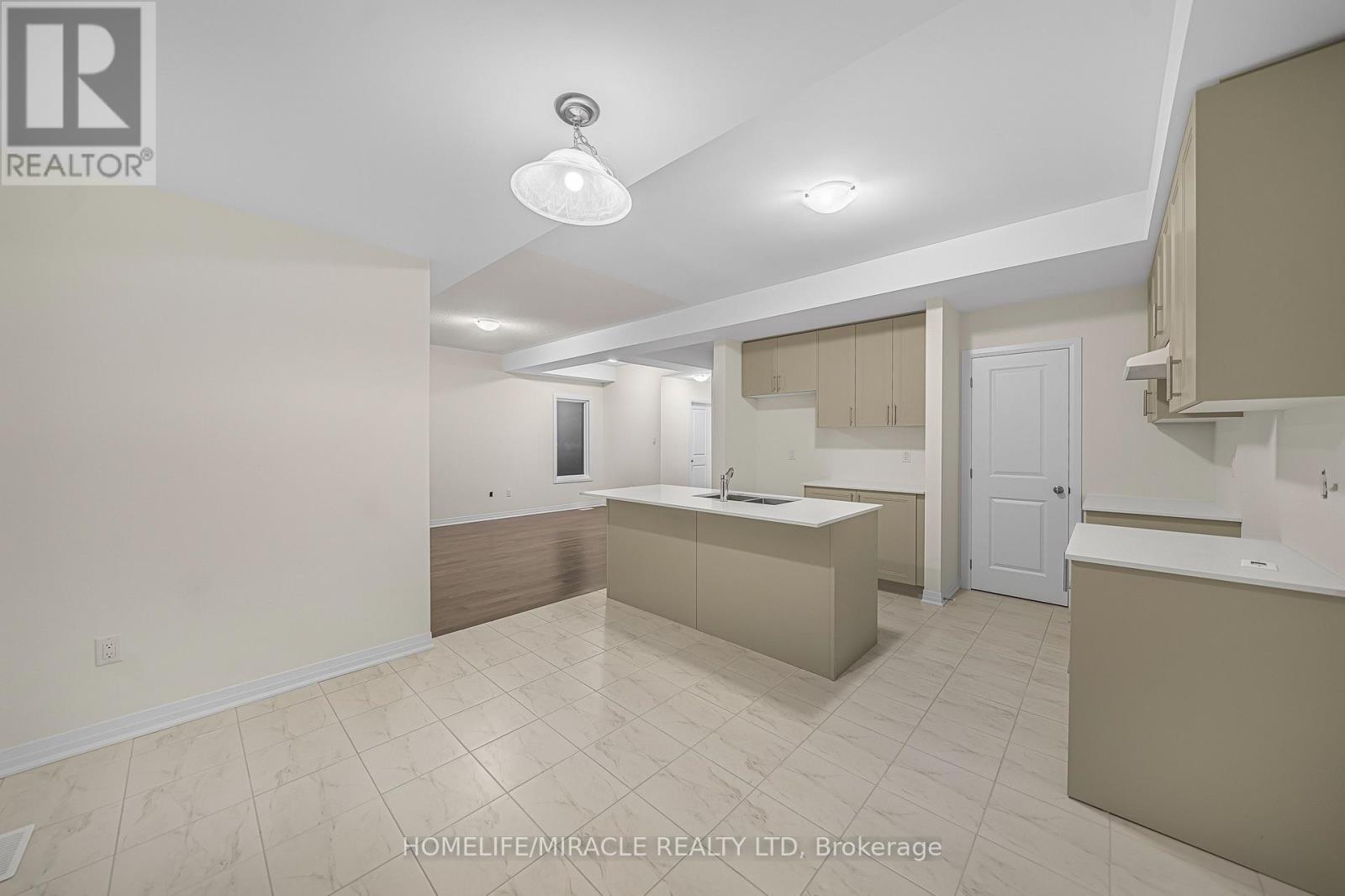 63 Royal Oak Crescent, Loyalist, Ontario  K0H 1G0 - Photo 15 - X12533460