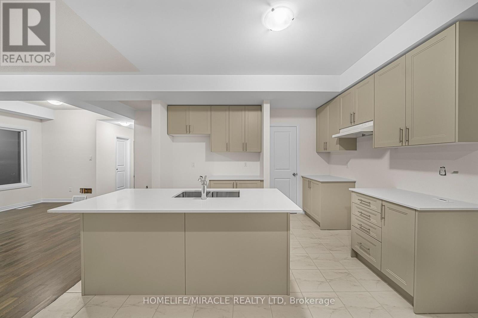 63 Royal Oak Crescent, Loyalist, Ontario  K0H 1G0 - Photo 16 - X12533460