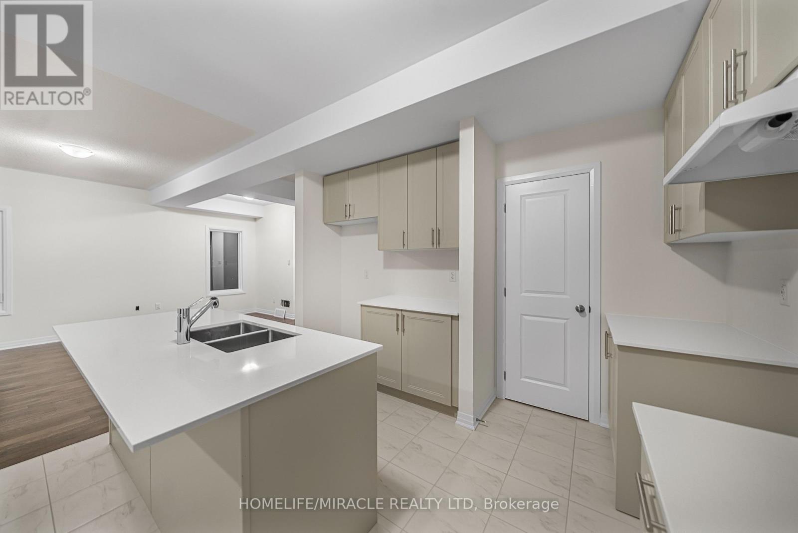 63 Royal Oak Crescent, Loyalist, Ontario  K0H 1G0 - Photo 18 - X12533460