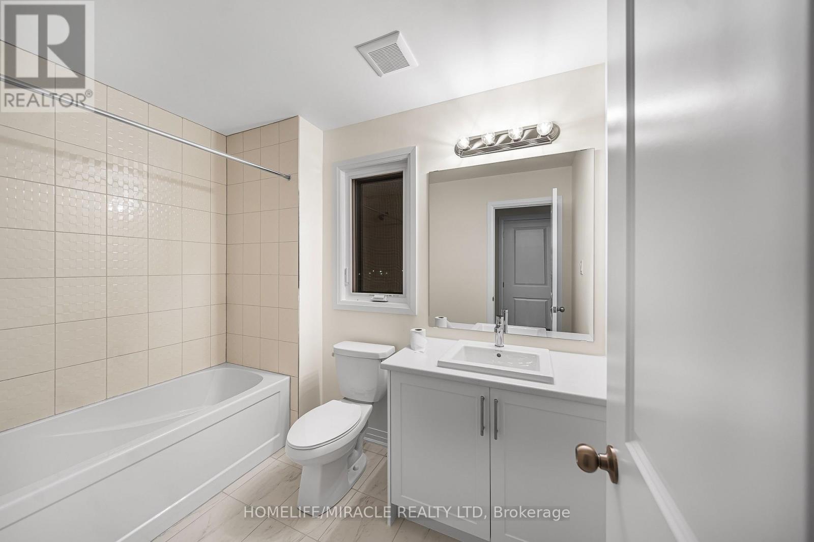 63 Royal Oak Crescent, Loyalist, Ontario  K0H 1G0 - Photo 27 - X12533460