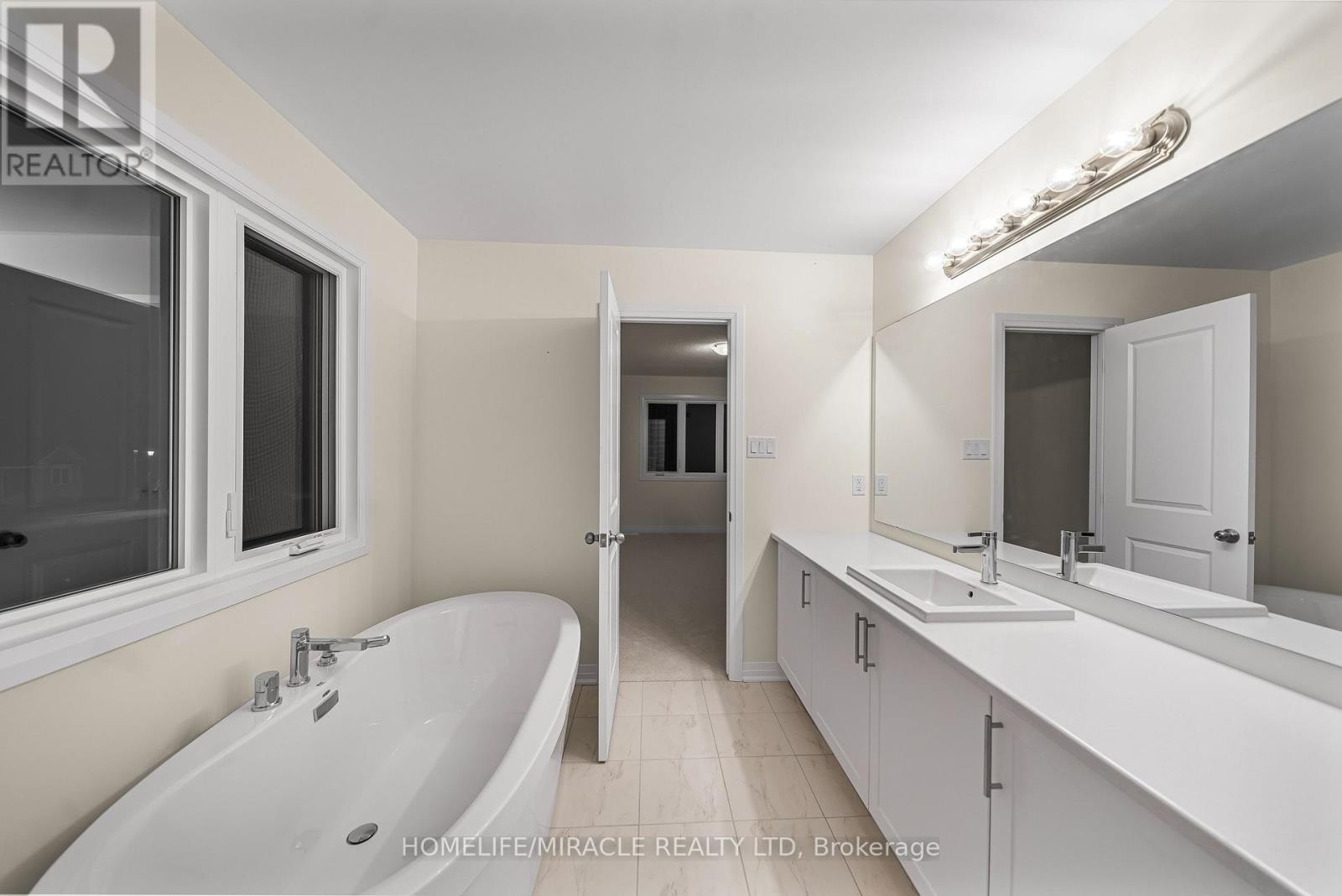 63 Royal Oak Crescent, Loyalist, Ontario  K0H 1G0 - Photo 34 - X12533460