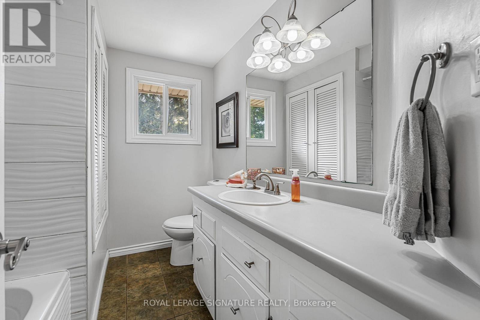 7210 Woodington Road, Niagara Falls, Ontario  L2J 2C3 - Photo 15 - X12533468