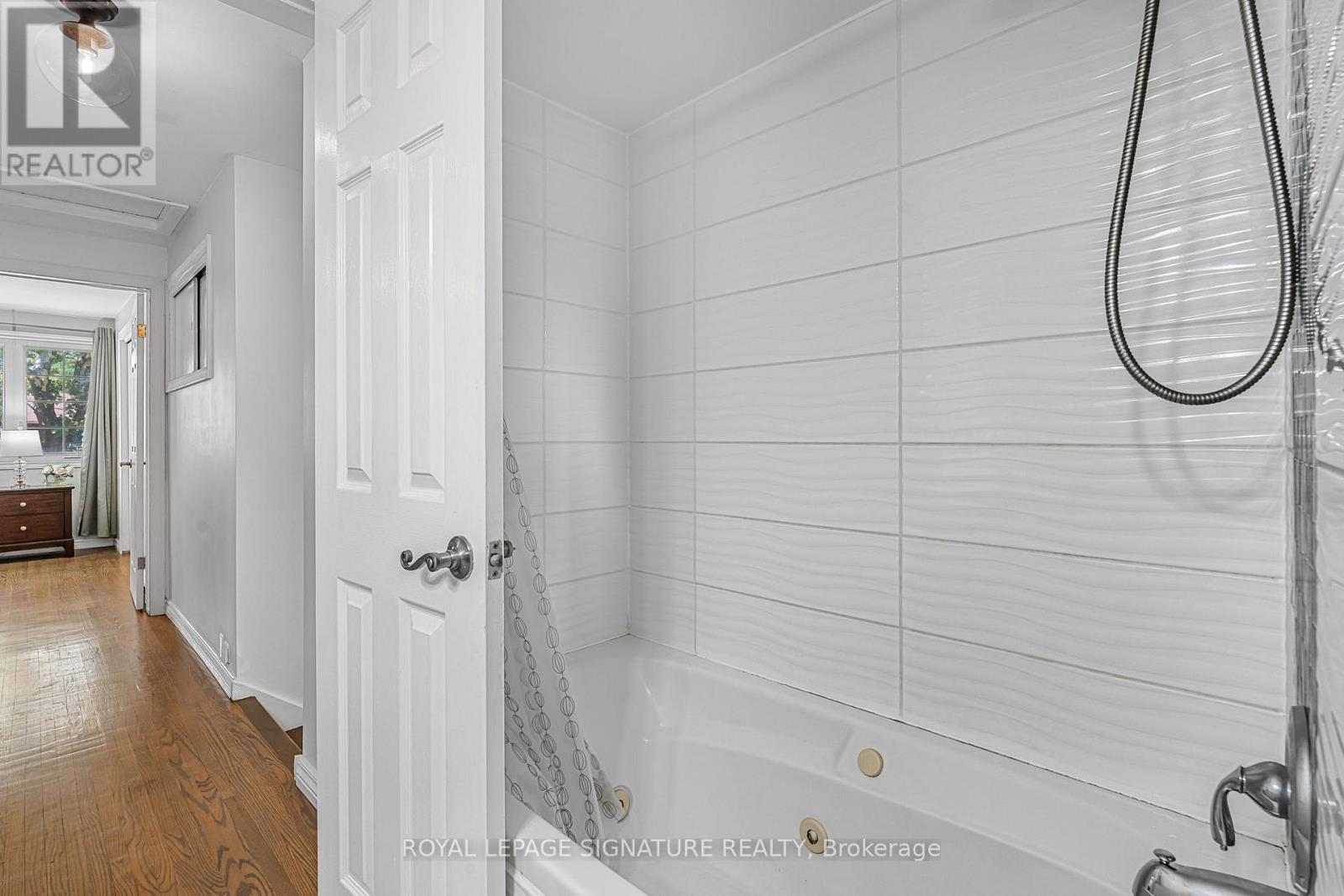 7210 Woodington Road, Niagara Falls, Ontario  L2J 2C3 - Photo 16 - X12533468