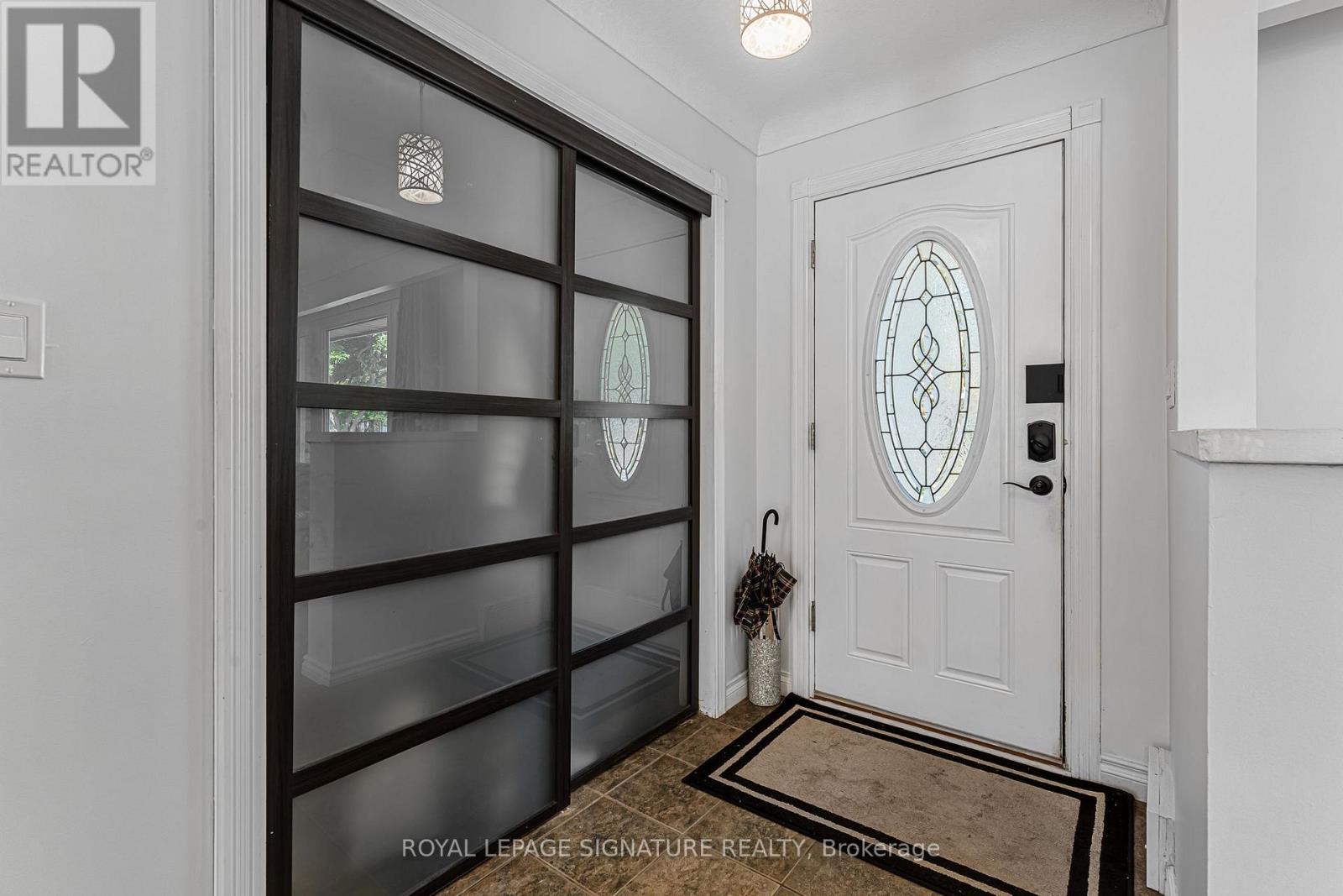 7210 Woodington Road, Niagara Falls, Ontario  L2J 2C3 - Photo 2 - X12533468