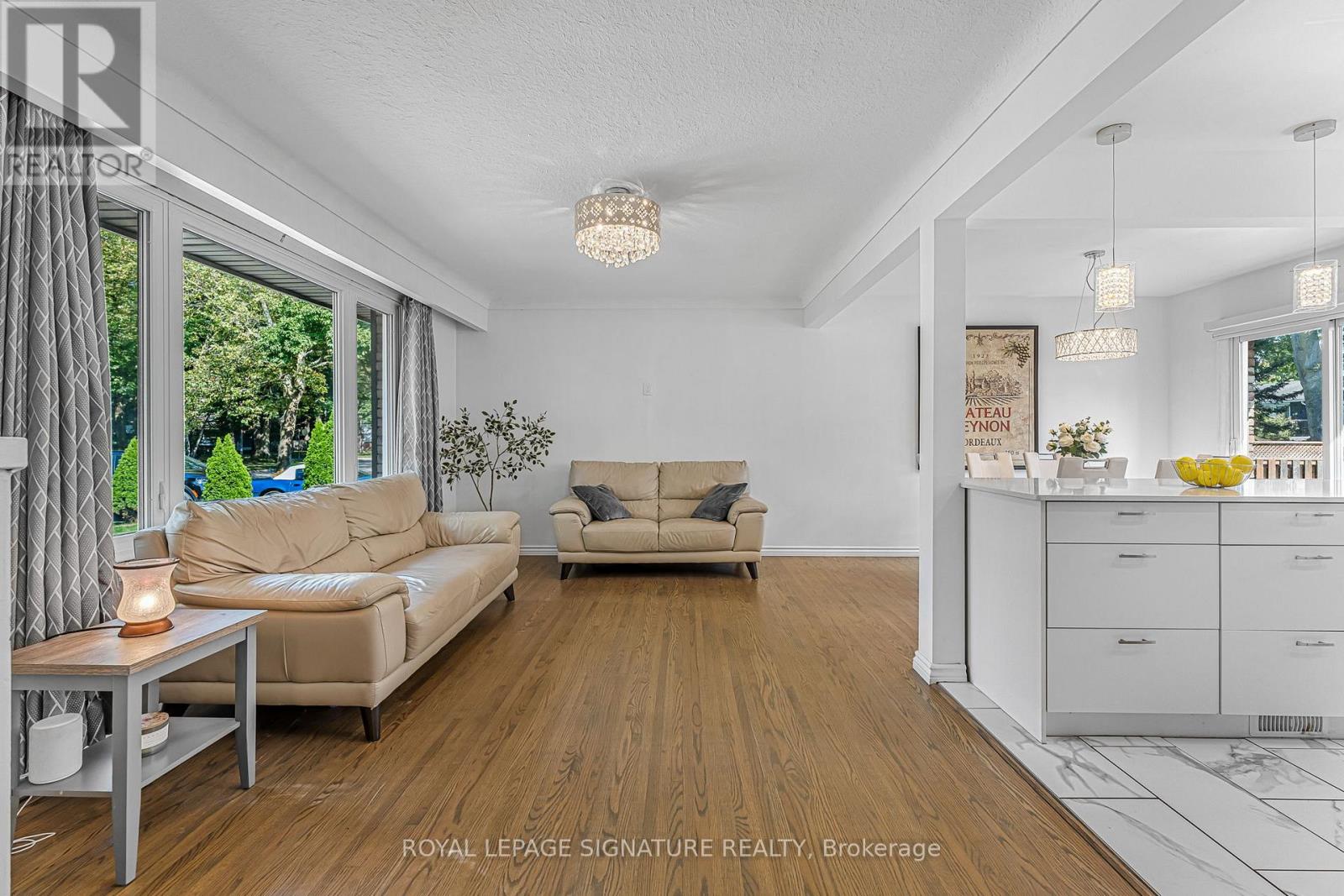 7210 Woodington Road, Niagara Falls, Ontario  L2J 2C3 - Photo 4 - X12533468