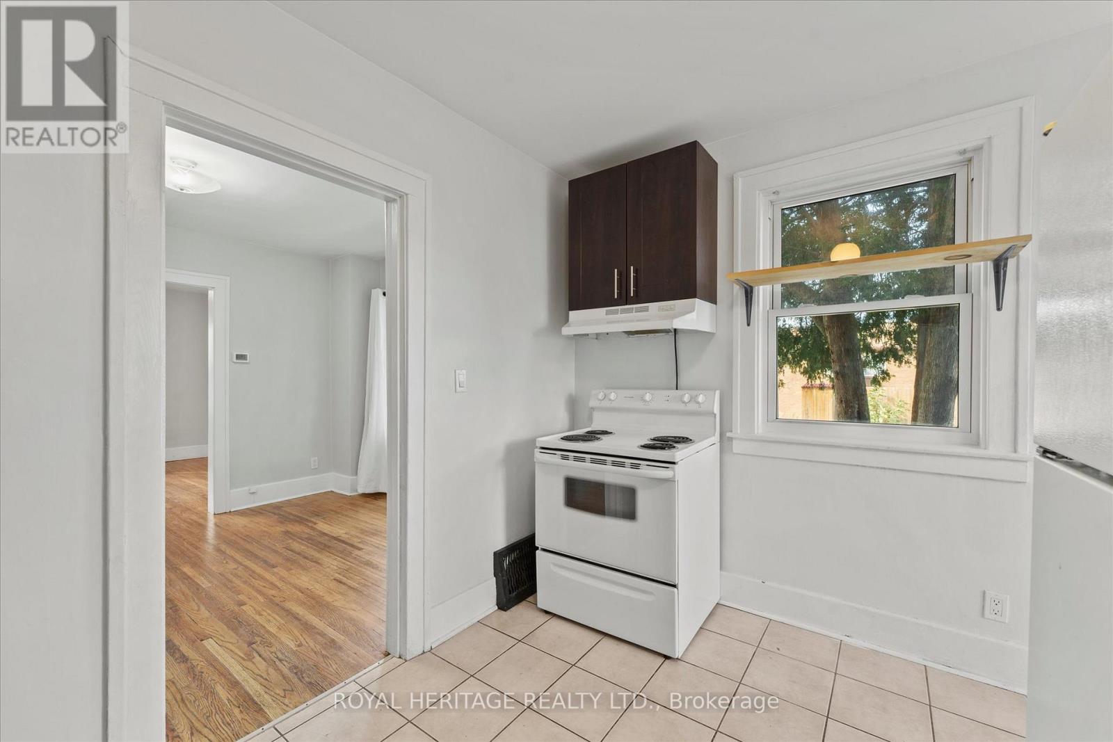 1150 Elm Avenue, Windsor, Ontario  N9A 5H9 - Photo 12 - X12533518