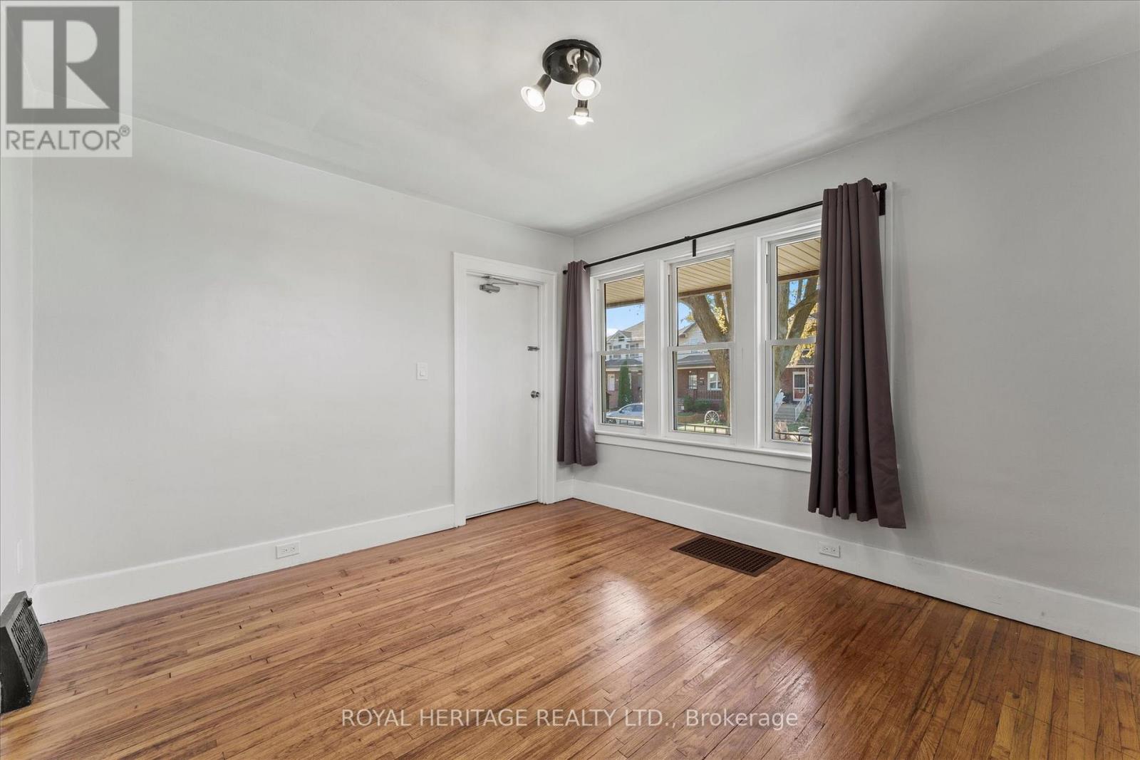 1150 Elm Avenue, Windsor, Ontario  N9A 5H9 - Photo 4 - X12533518