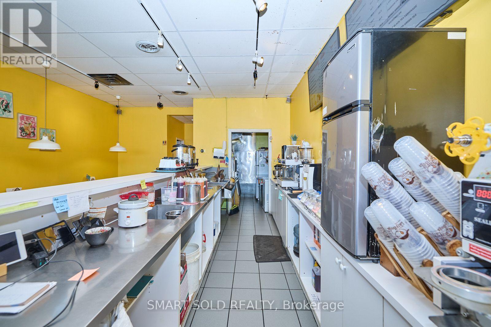 A14 - 210 Glendale Avenue, St. Catharines, Ontario  L2T 3Y6 - Photo 10 - X12533538