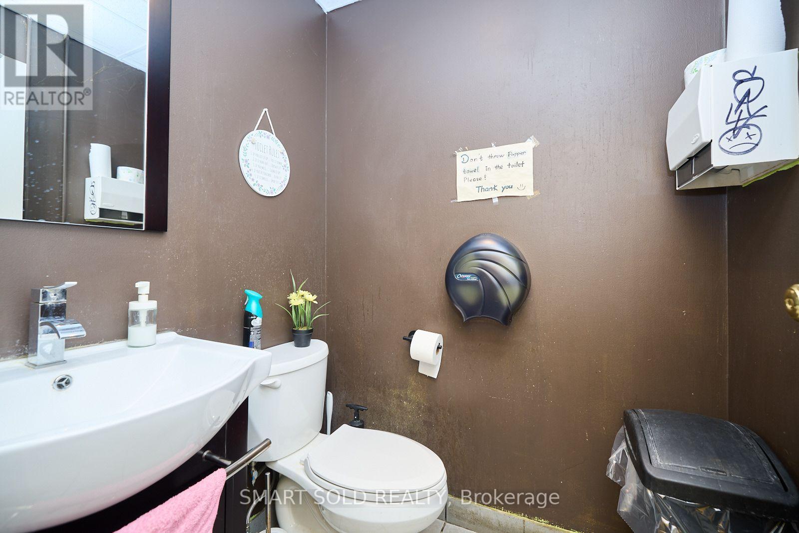 A14 - 210 Glendale Avenue, St. Catharines, Ontario  L2T 3Y6 - Photo 13 - X12533538