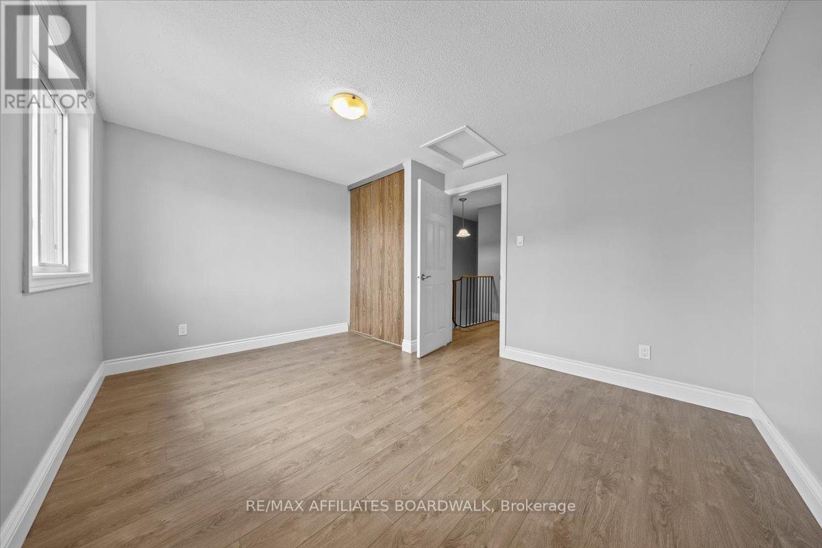 6482 Bilberry Drive, Ottawa, Ontario  K1C 4N8 - Photo 23 - X12401134