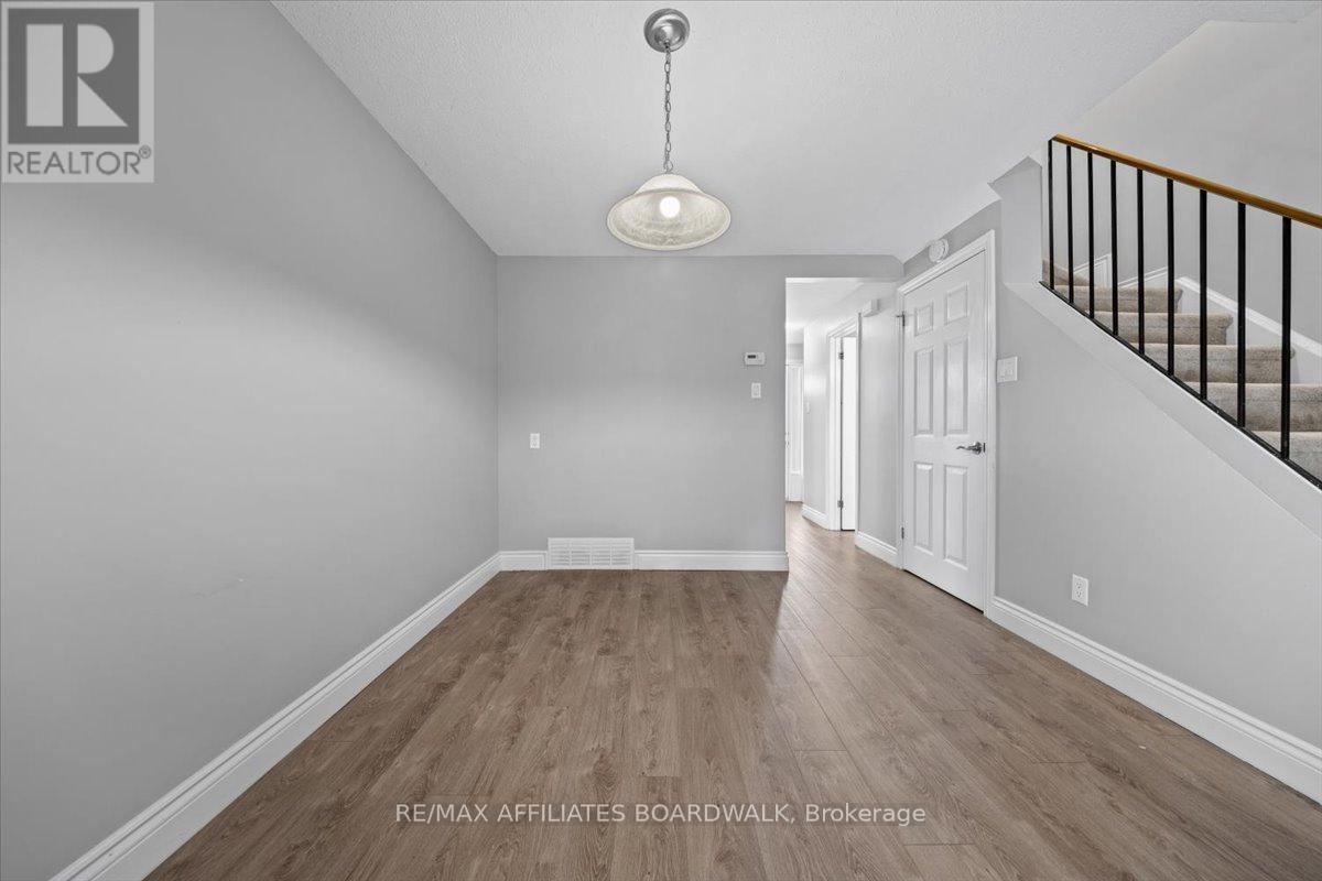 6482 Bilberry Drive, Ottawa, Ontario  K1C 4N8 - Photo 11 - X12401134