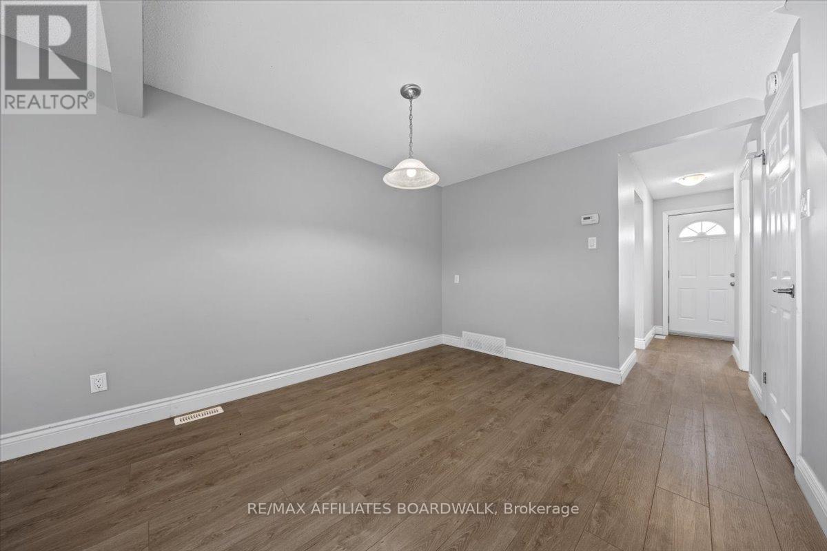 6482 Bilberry Drive, Ottawa, Ontario  K1C 4N8 - Photo 10 - X12401134