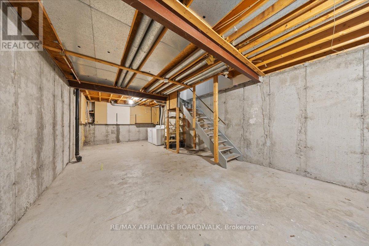 6482 Bilberry Drive, Ottawa, Ontario  K1C 4N8 - Photo 34 - X12401134