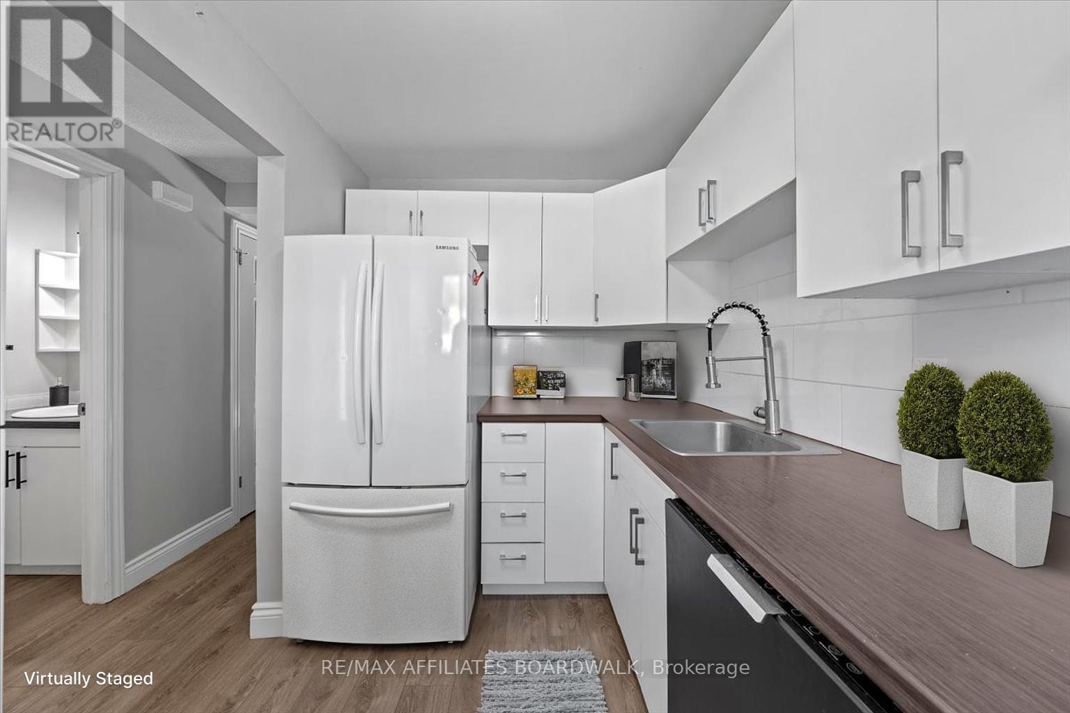 6482 Bilberry Drive, Ottawa, Ontario  K1C 4N8 - Photo 3 - X12401134