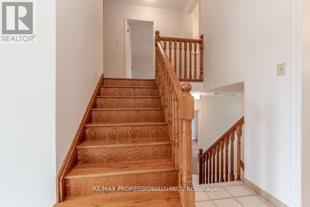 22 Fabian Place, Toronto, Ontario  M9P 2X7 - Photo 11 - W12533372