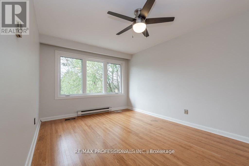 22 Fabian Place, Toronto, Ontario  M9P 2X7 - Photo 13 - W12533372