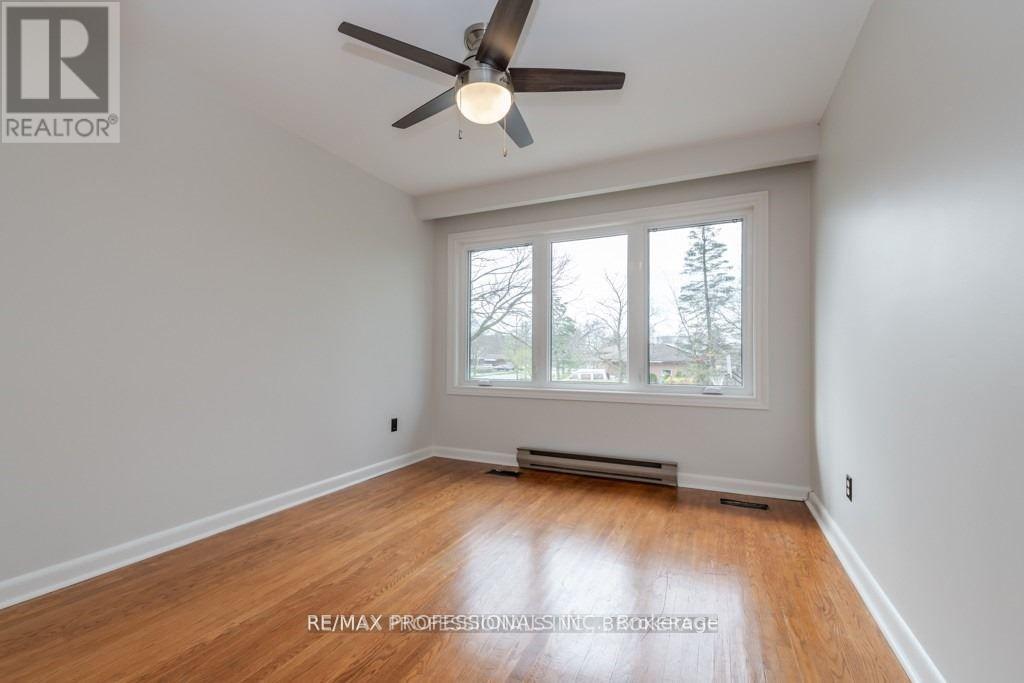 22 Fabian Place, Toronto, Ontario  M9P 2X7 - Photo 14 - W12533372