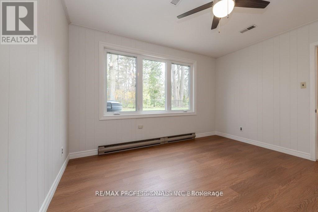 22 Fabian Place, Toronto, Ontario  M9P 2X7 - Photo 19 - W12533372