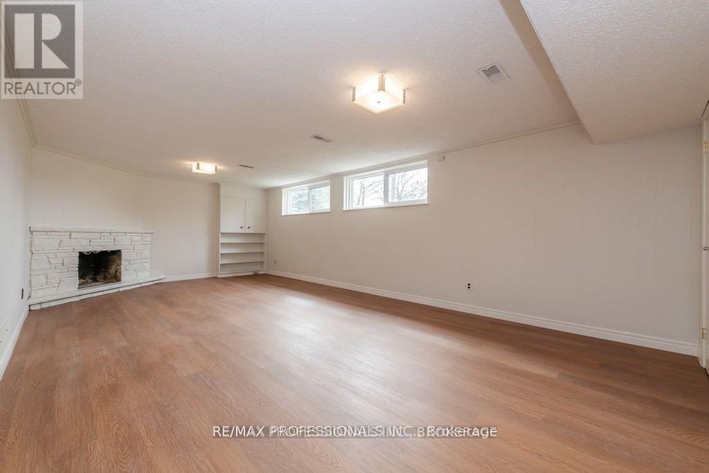 22 Fabian Place, Toronto, Ontario  M9P 2X7 - Photo 22 - W12533372