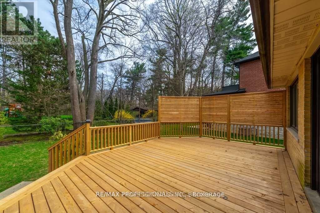 22 Fabian Place, Toronto, Ontario  M9P 2X7 - Photo 25 - W12533372