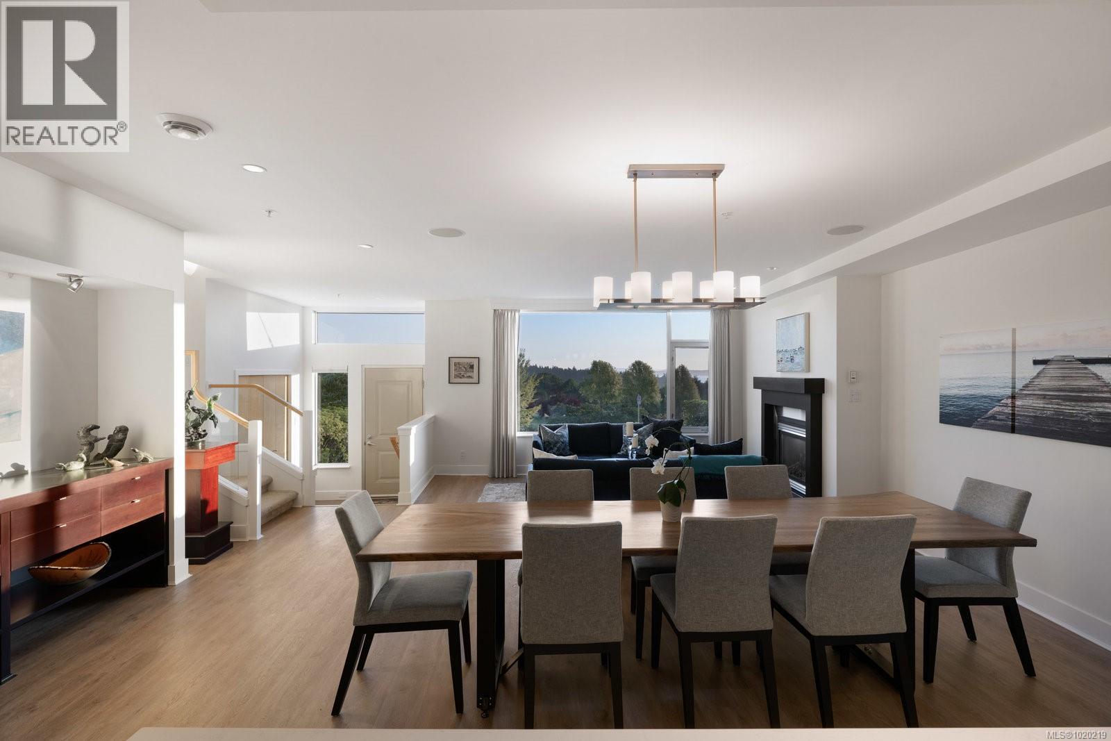 5322 Sayward Hill Cres, Saanich, British Columbia  V8Y 3H8 - Photo 10 - 1020219