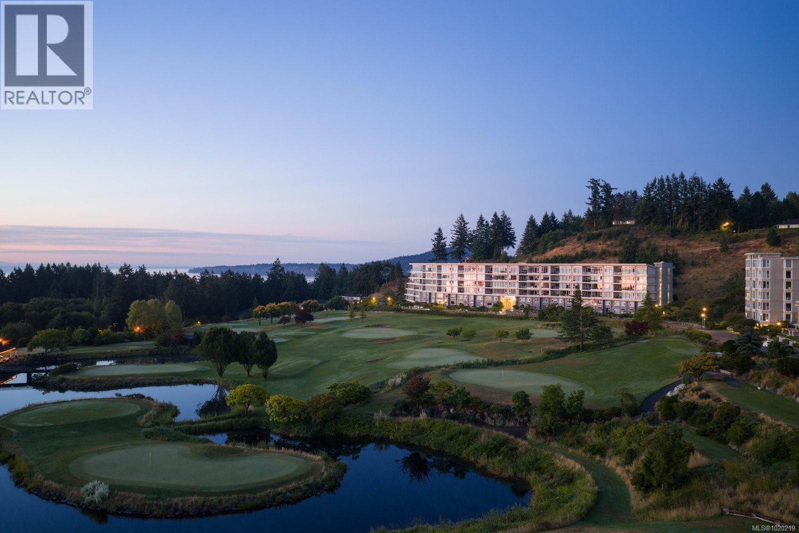 5322 Sayward Hill Cres, Saanich, British Columbia  V8Y 3H8 - Photo 2 - 1020219