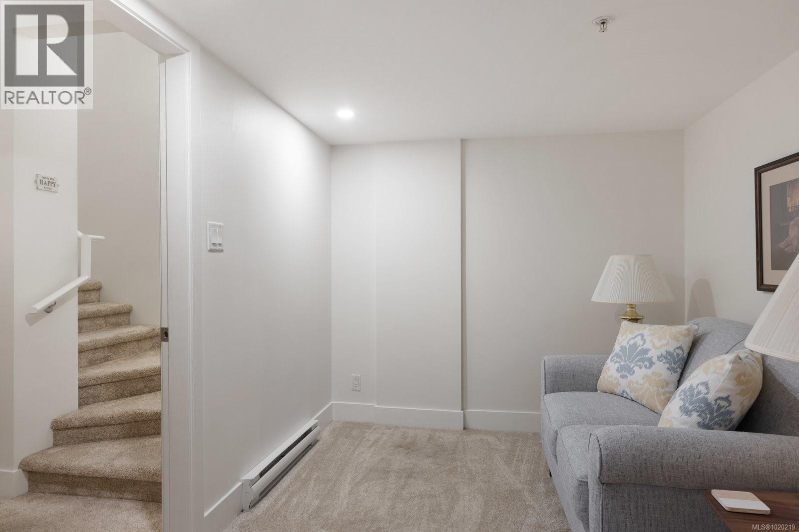 5322 Sayward Hill Cres, Saanich, British Columbia  V8Y 3H8 - Photo 20 - 1020219