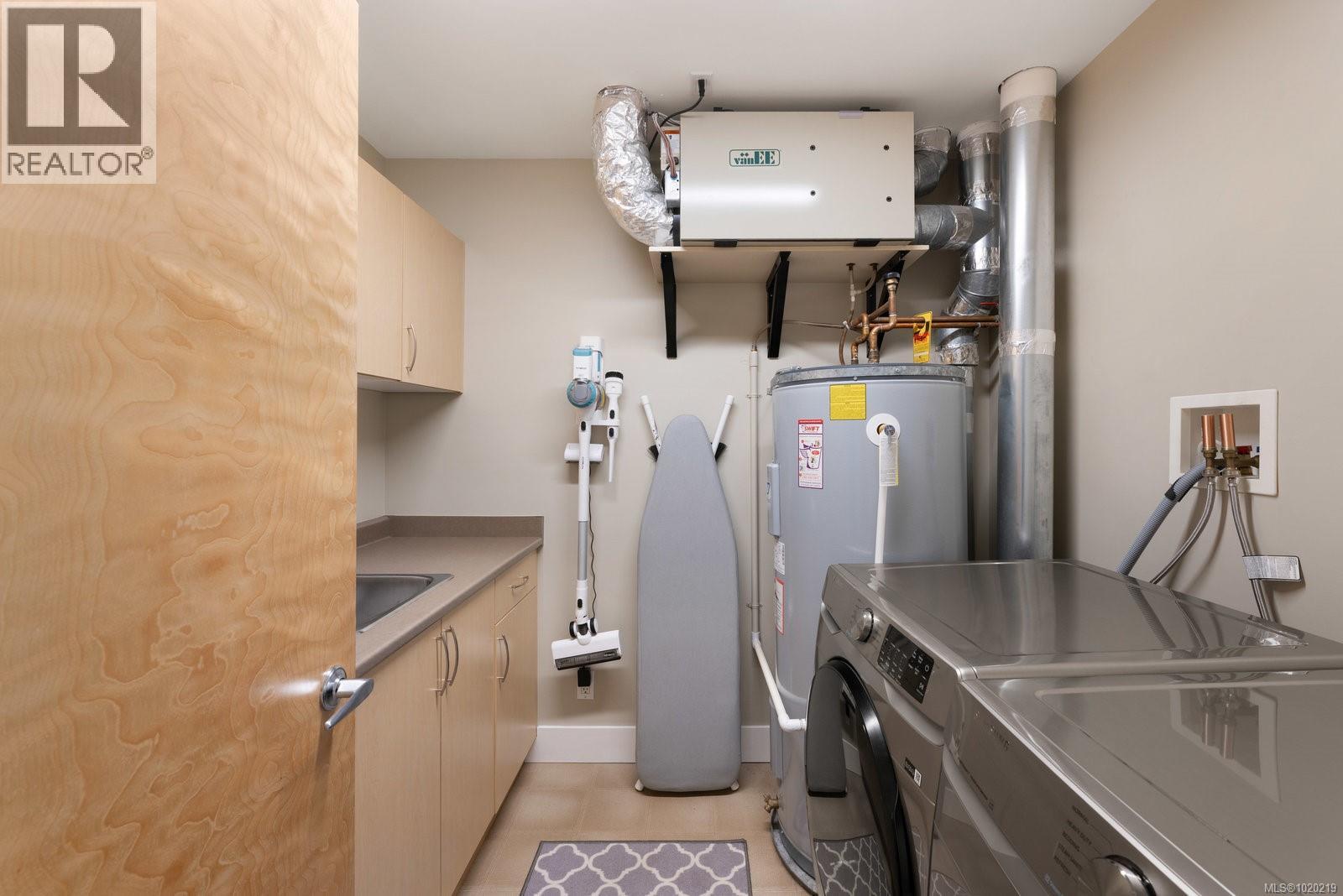 5322 Sayward Hill Cres, Saanich, British Columbia  V8Y 3H8 - Photo 30 - 1020219