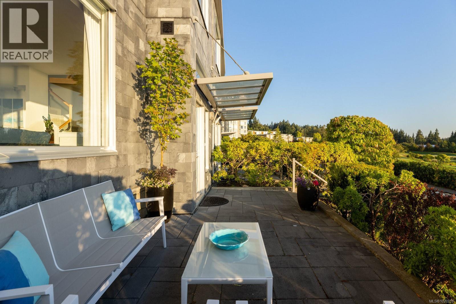 5322 Sayward Hill Cres, Saanich, British Columbia  V8Y 3H8 - Photo 37 - 1020219