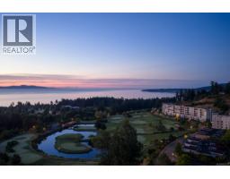 5322 Sayward Hill Cres The Wave, Saanich, Ca