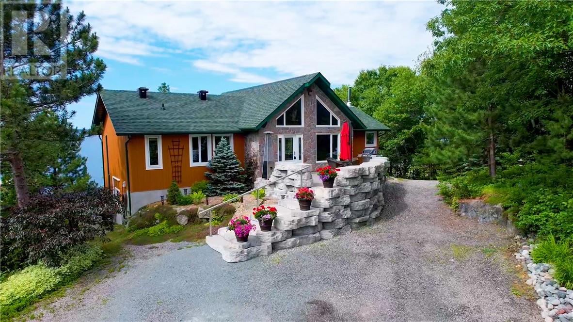 570 Pine Cone Road, Skead, Ontario