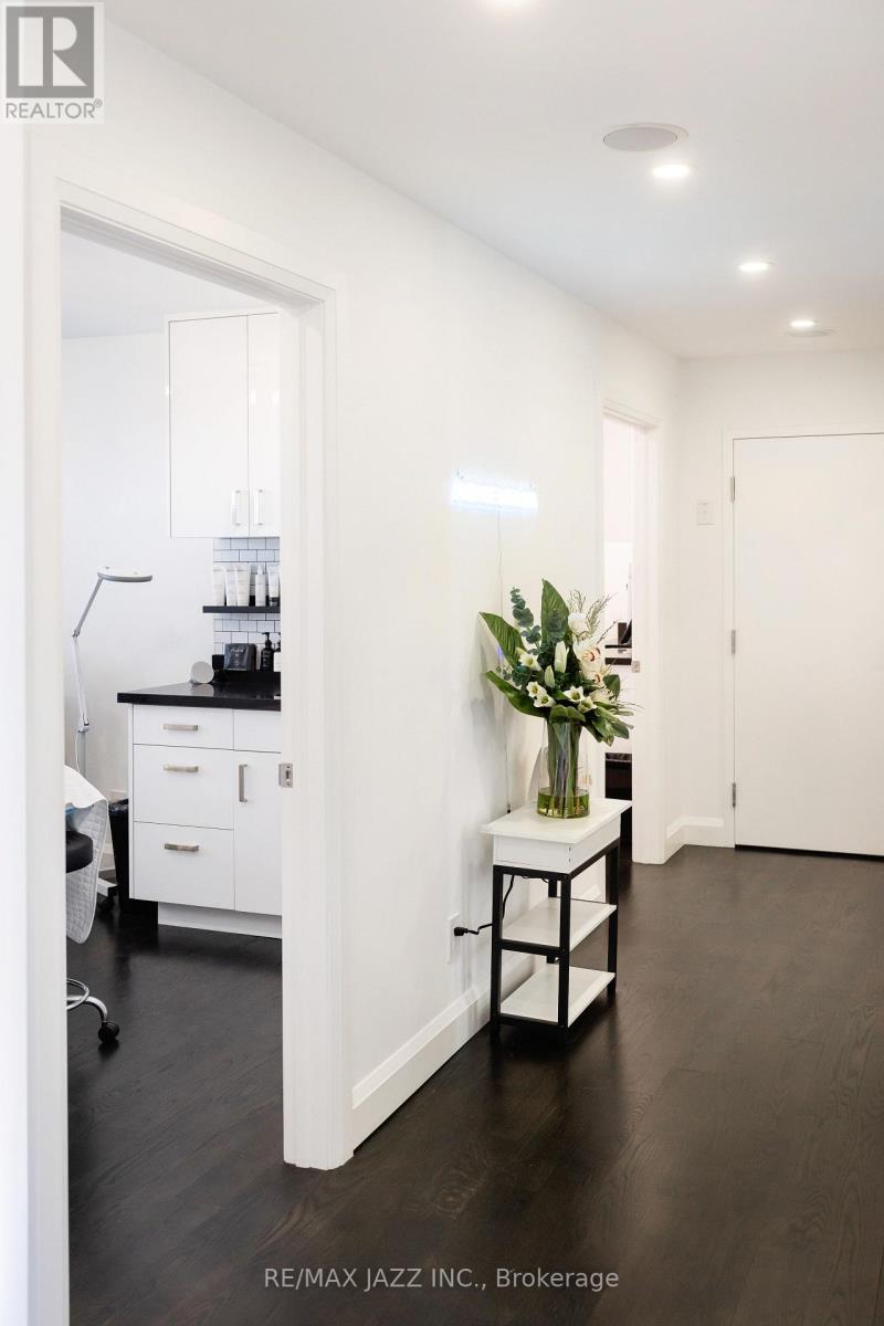 1533 Dundas Street E, Whitby, Ontario L1N 2K6 - Photo 11 - E12491398