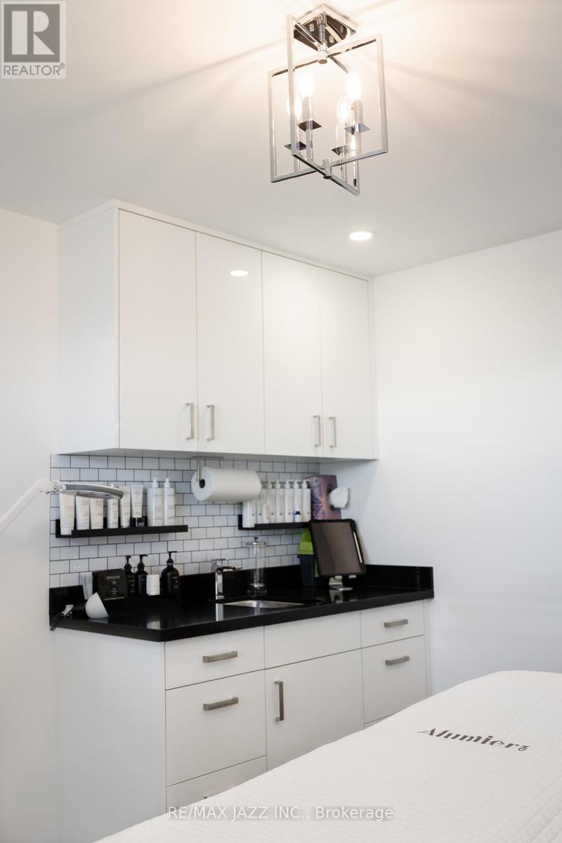 1533 Dundas Street E, Whitby, Ontario L1N 2K6 - Photo 8 - E12491398