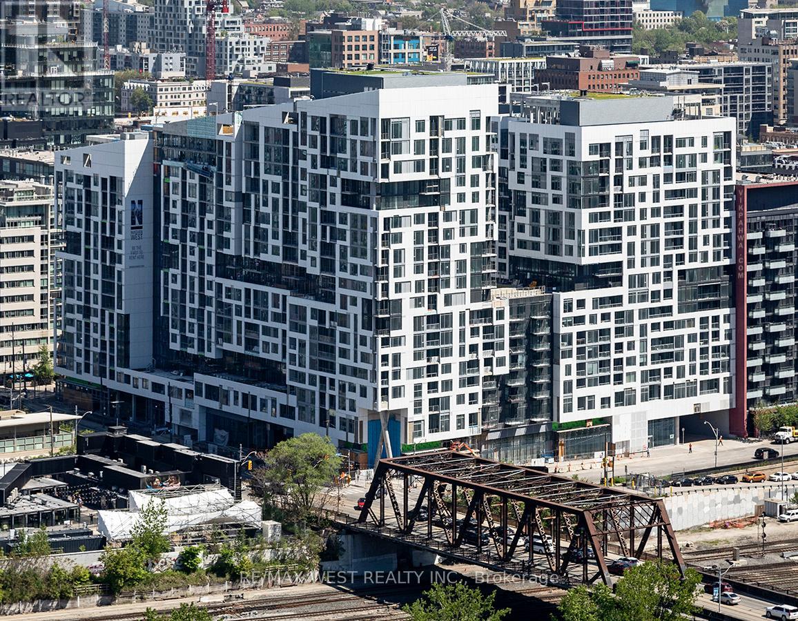 414 - 27 BATHURST STREET, Toronto, Ontario