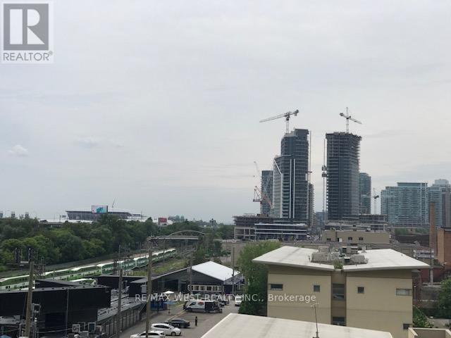 414 - 27 Bathurst Street, Toronto, Ontario  M5V 0R1 - Photo 5 - C12533670