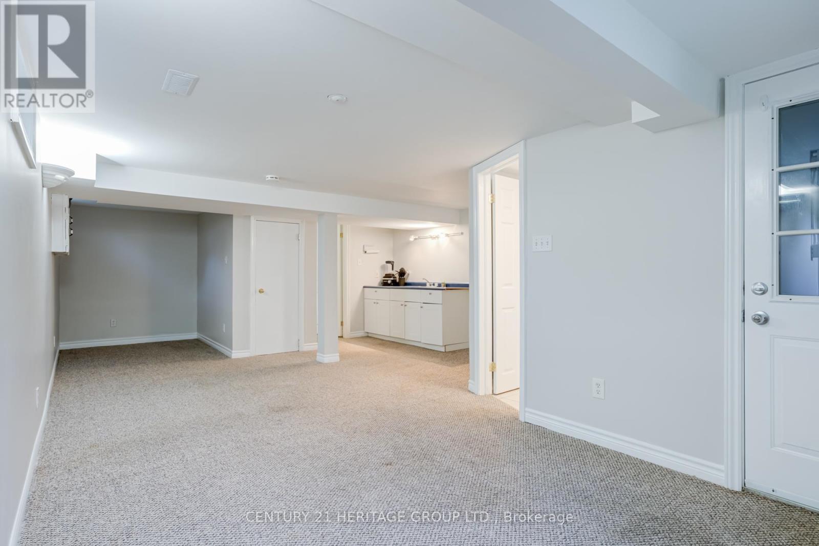 Bsmt - 302 Avenue Road, Newmarket, Ontario  L3Y 1P2 - Photo 6 - N12530626