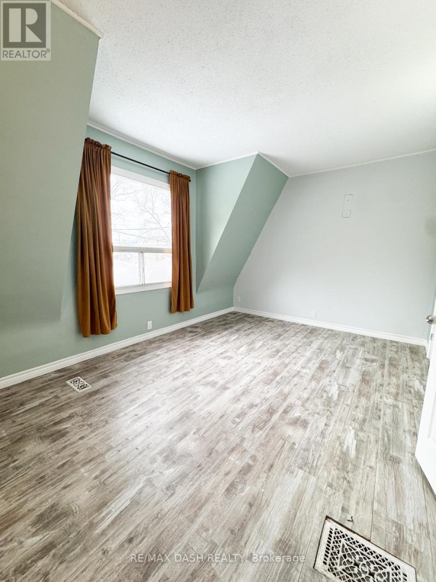 39 Woodward Avenue, Toronto, Ontario  M4L 2Y5 - Photo 11 - E12533586