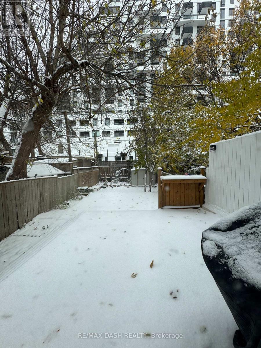 39 Woodward Avenue, Toronto, Ontario  M4L 2Y5 - Photo 13 - E12533586