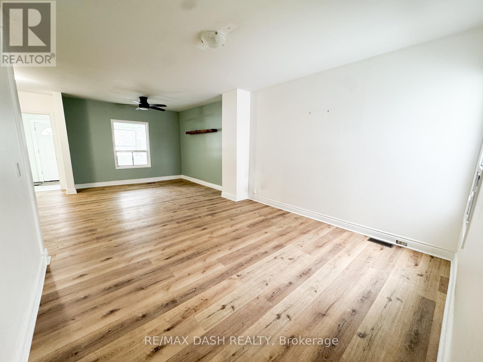 39 Woodward Avenue, Toronto, Ontario  M4L 2Y5 - Photo 3 - E12533586